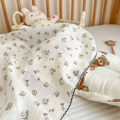 Large Muslin Baby Blanket, 150 x 120 cm Two-Layer Cotton Receiving Wrap with Floral Prints and Decorative Scalloped Edges for Supervised Cuddles