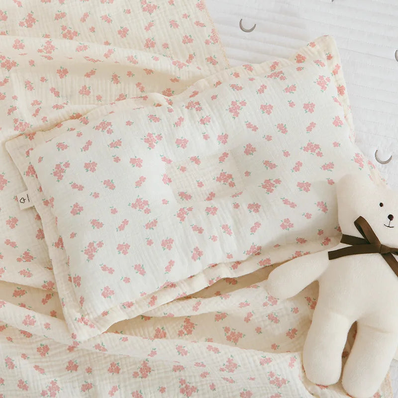 Large Muslin Baby Blanket, 150 x 120 cm Two-Layer Cotton Receiving Wrap with Floral Prints and Decorative Scalloped Edges for Supervised Cuddles