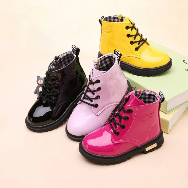 Kids Lace-Up Ankle Boots in PU Leather, Glossy Fashion Shoes for Boys and Girls with Black Soles, Five Colors and Sizes 21–37 for Spring and Fall