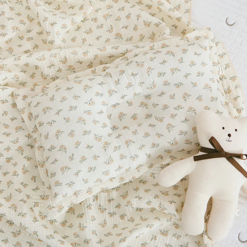 Large Muslin Baby Blanket, 150 x 120 cm Two-Layer Cotton Receiving Wrap with Floral Prints and Decorative Scalloped Edges for Supervised Cuddles