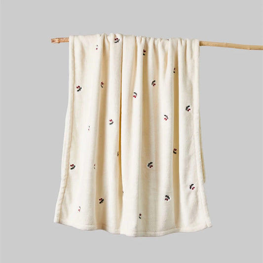Patterned Baby Throw Blanket, 125 x 90 cm Winter Fleece-Style Cover in Bear, Cherry and More Designs for Supervised Cuddles and New-Parent Gifts