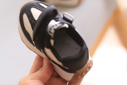 Toddler Hook and Loop Sneakers with Contrast Panels, Lightweight Breathable Soft-Sole Sports Shoes in Grey, Beige or Black for Everyday Casual Wear