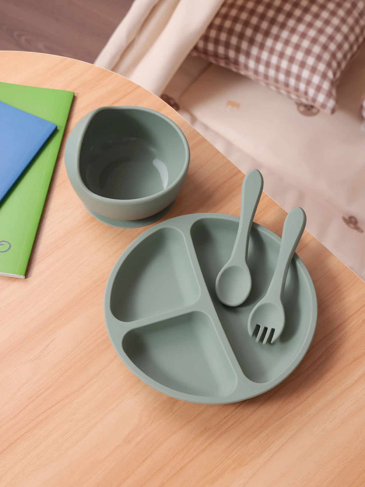 Four-Piece Silicone Baby Feeding Set with Three-Section Suction Plate, Bowl, Spoon and Fork for Supervised Toddler Meals in Ten Color Options