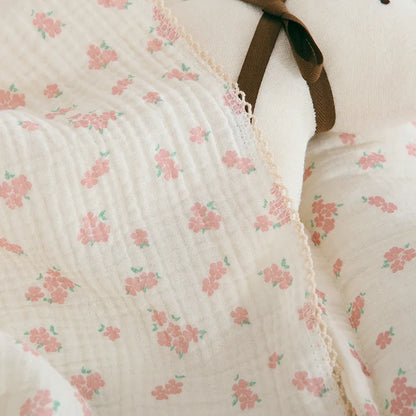 Large Muslin Baby Blanket, 150 x 120 cm Two-Layer Cotton Receiving Wrap with Floral Prints and Decorative Scalloped Edges for Supervised Cuddles