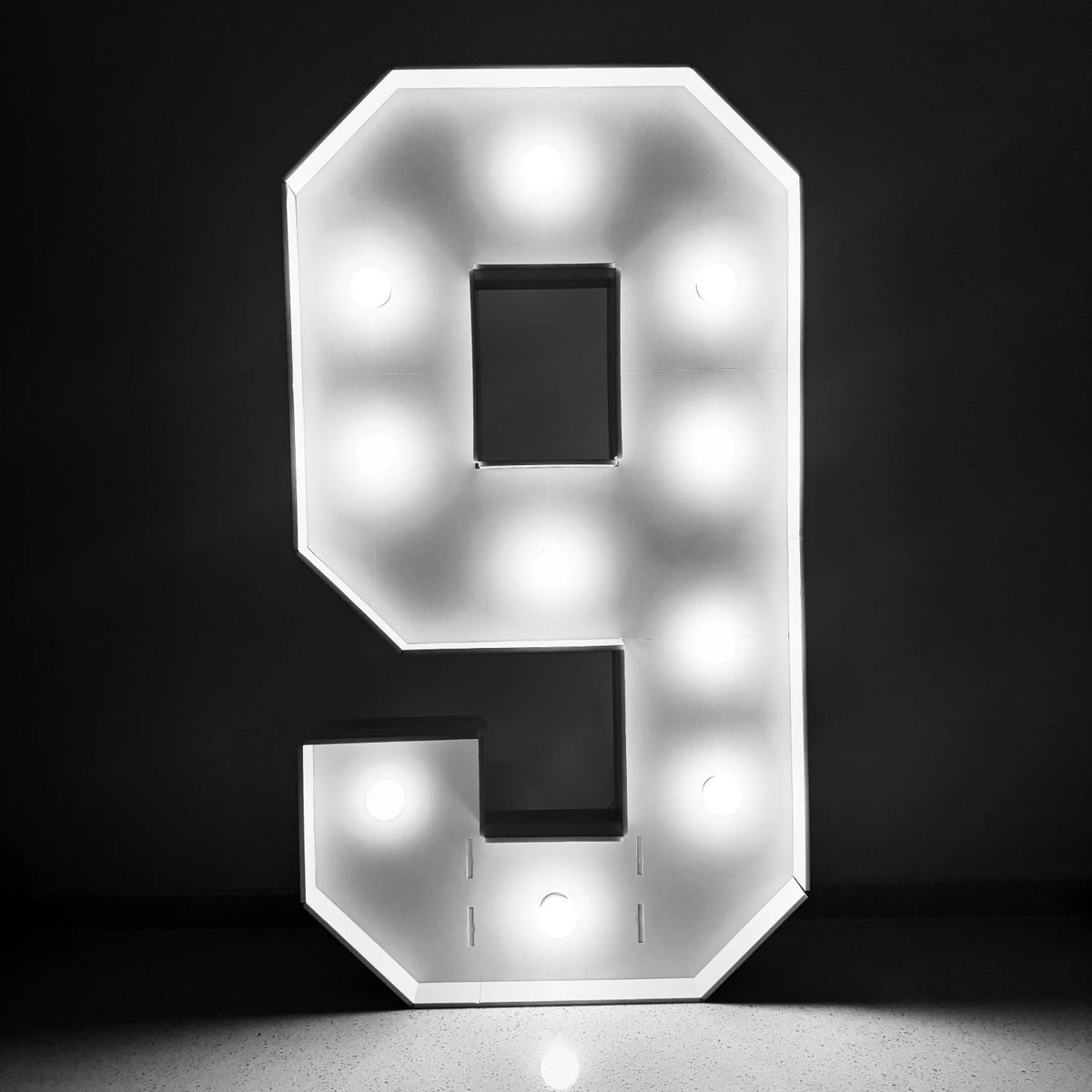 Light Up Marquee Numbers, 73 cm White KT Board Frames with Lights and Support Brackets for Birthday Backdrops and Anniversary Displays