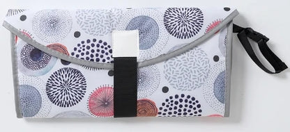 Portable Diaper Changing Mat 64 x 70 cm in Oxford Fabric and Tarpaulin, Waterproof Foldable Baby Change Pad for Diaper Bags and Everyday Outings