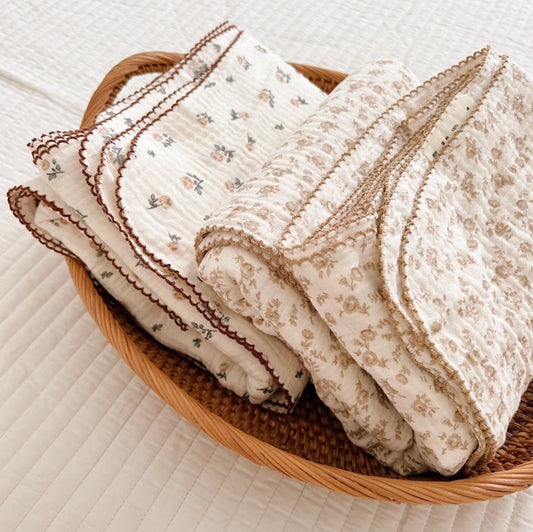 Large Muslin Baby Blanket, 150 x 120 cm Two-Layer Cotton Receiving Wrap with Floral Prints and Decorative Scalloped Edges for Supervised Cuddles